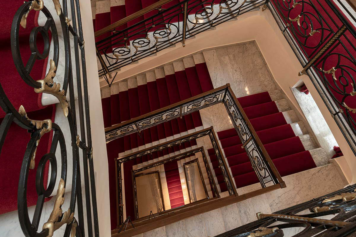 05_Rome-Ambasciatori_Main-Stair new dim