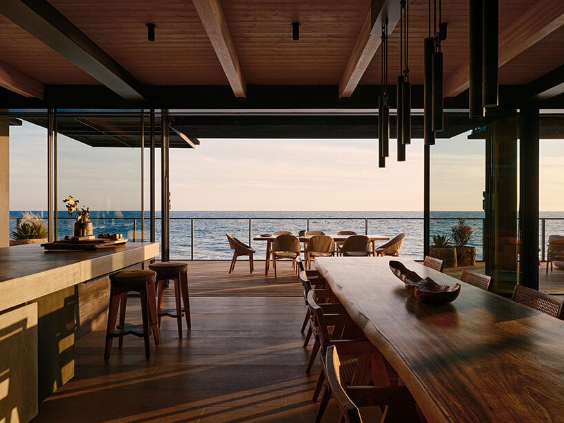 Карбоновый пляжный домик от olson kundig Architects обрамляет сверкающее побережье Малибу