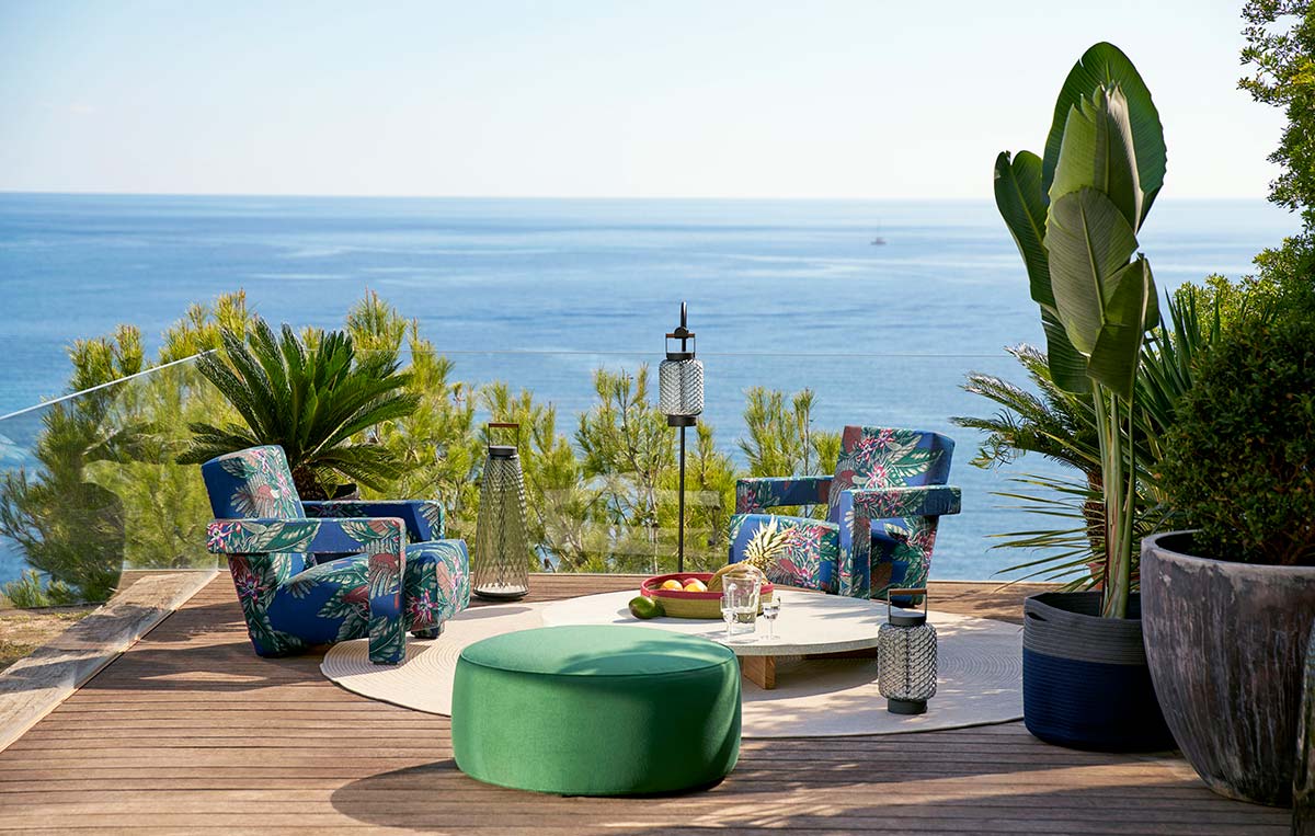 1_CASSINA_Utrecht-XL-Outdoor-armchair_Gerrit-T.-Rietveld_ph_Francesco-Dolfo