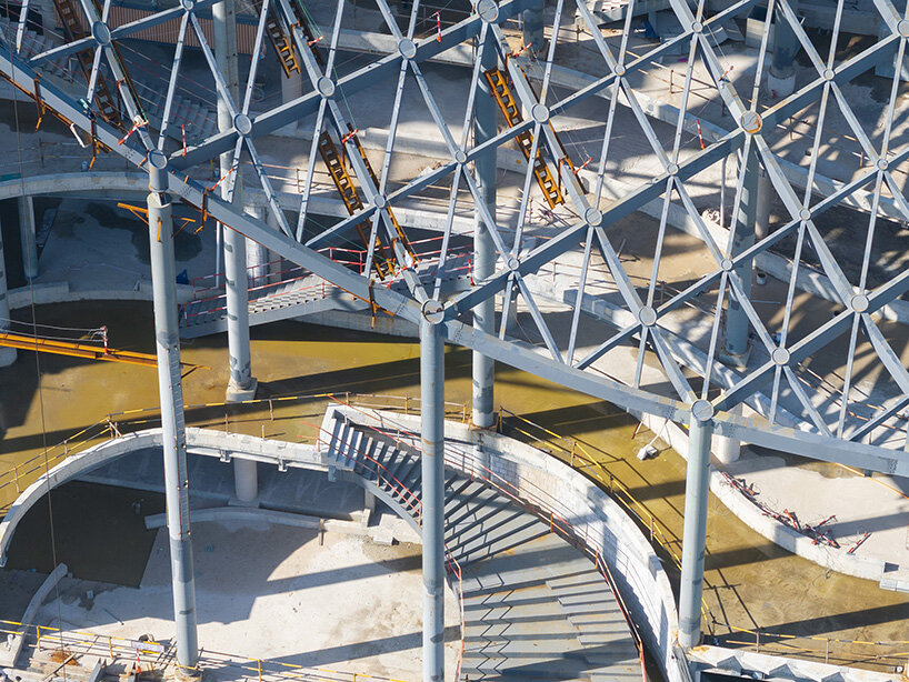 На новых изображениях видно, как штаб-квартира LAD, спроектированная MVRDV, обретает форму в Шанхае
