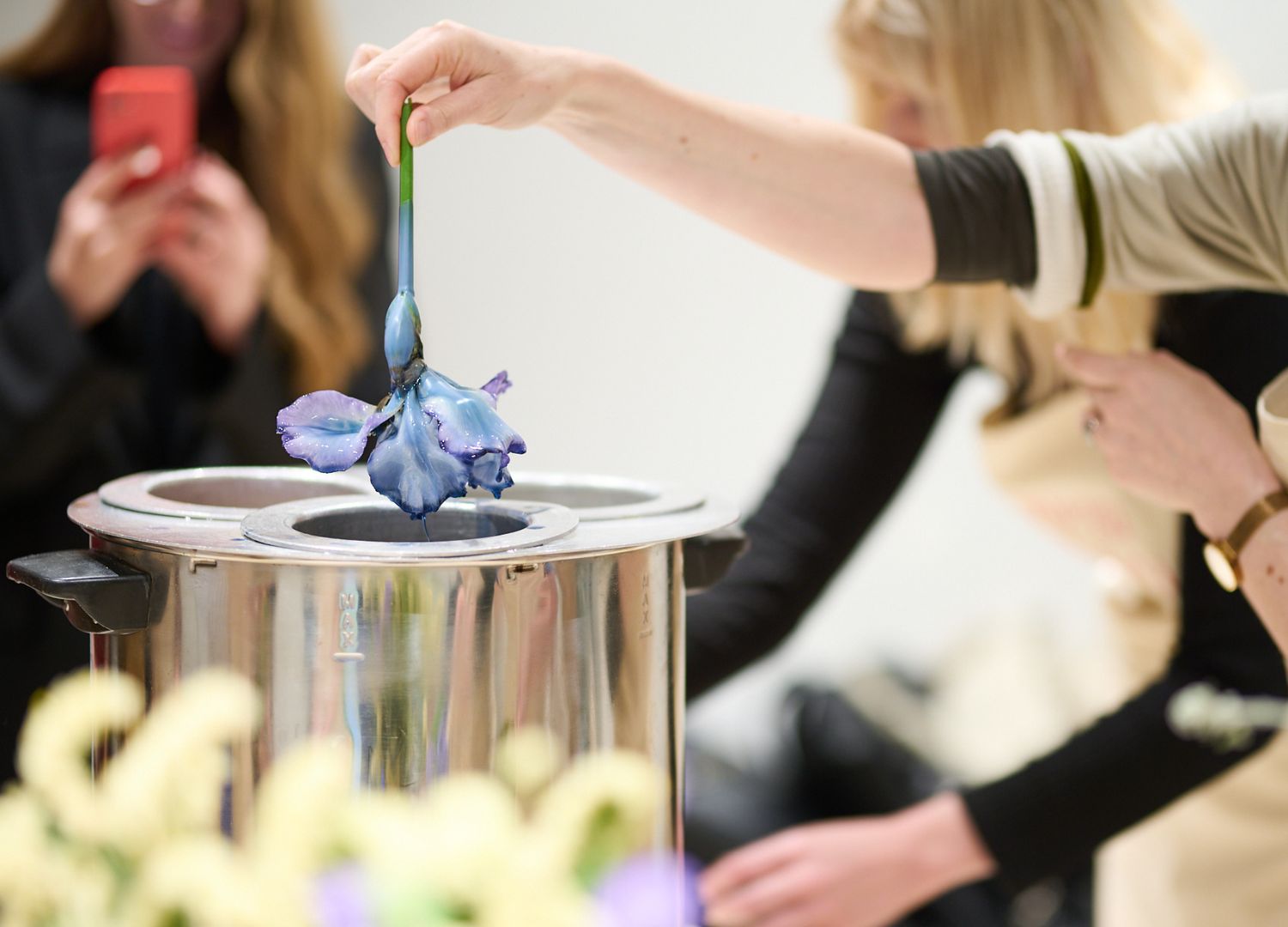 ATELIER WAXING ATELIER _ Bottega in Bloom от Iris Ceramica Group на Неделе дизайна в Клеркенвелле _ Галерея ICG в Лондоне