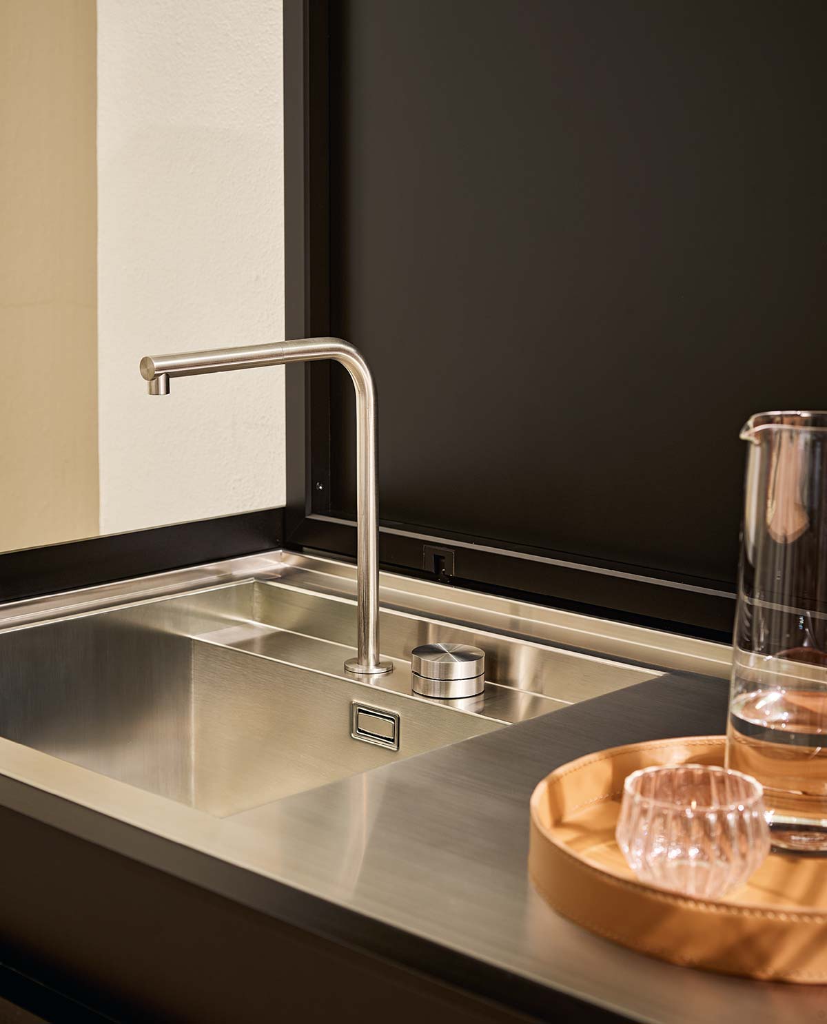 Land by Poliform, design R&D Poliform & CAP 05