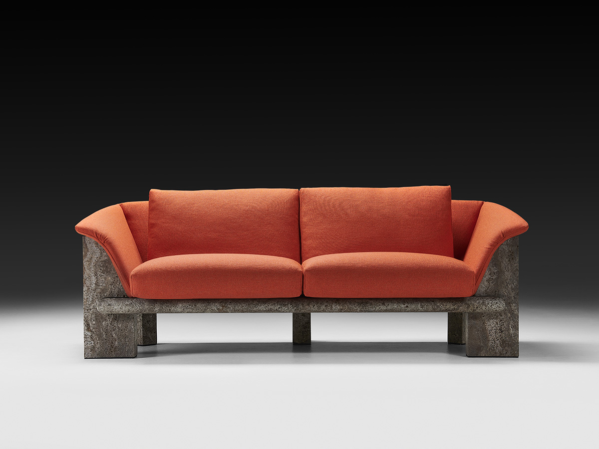 00 NEUTRA_LaGrandeMuragliaOutdoor_TwoSeaterSofa_06_CORALLO_phLeoTorri