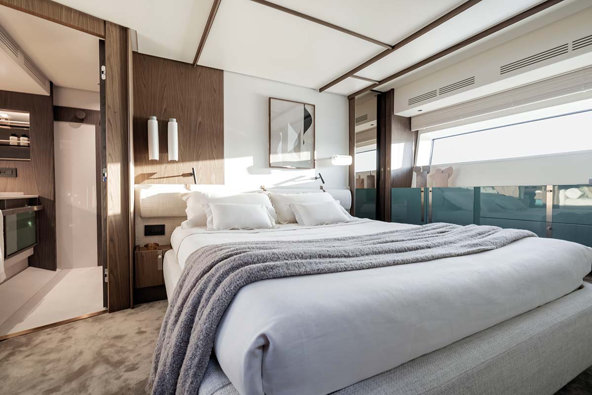 Fly-72-Master-Cabin