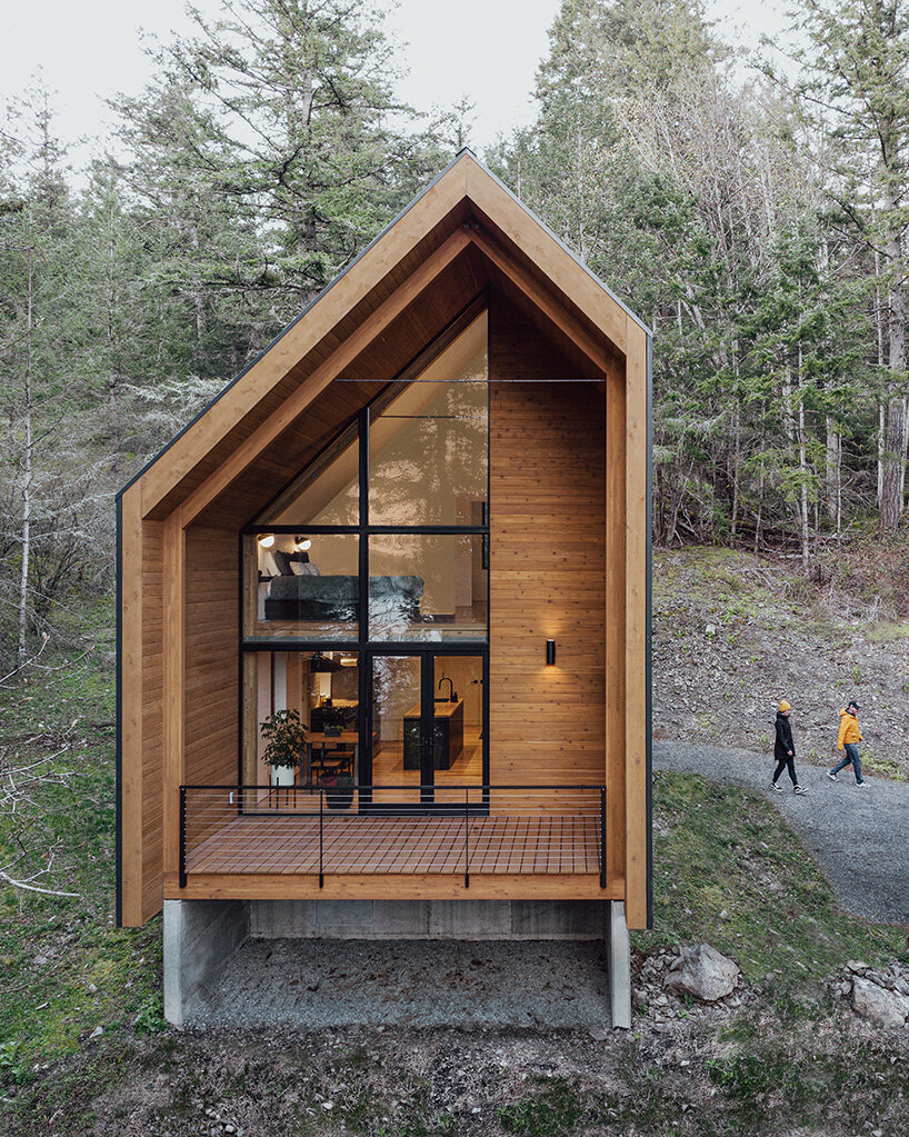 Компания Backcountry Hut Company и студия Leckie Studio разработали сборный плоский домик «system 02»