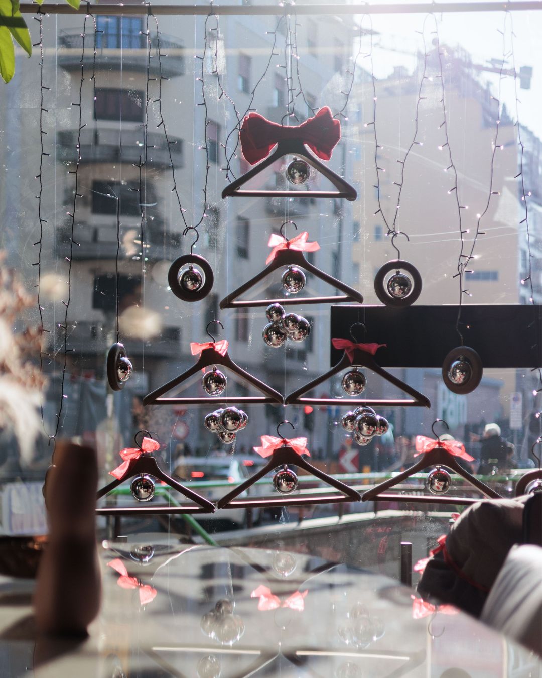 Рождественская елка от HIT Architects _ Шоу-рум Mo.1950 _ MilanoDesignXmas 2024 от TOWANT