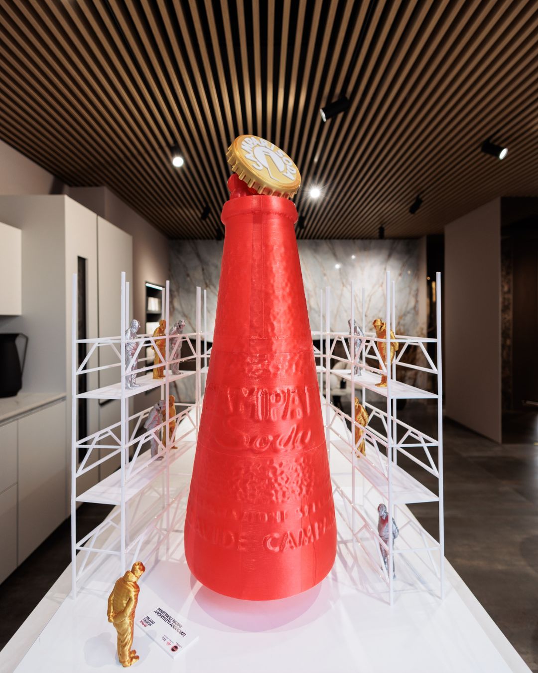 Рождественская елка от MARTINOLI PASINI ARCHITETTI ASSOCIATI _ Шоу-рум ABK Group Studio _ MilanoDesignXmas 2024 от TOWANT
