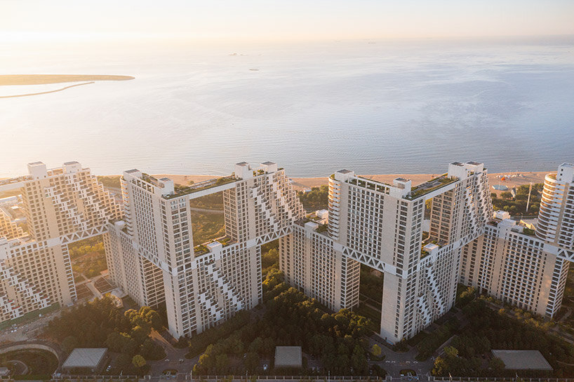 Safdie Architects завершает вторую фазу проекта, вдохновленного средой обитания '67, в Циньхуандао