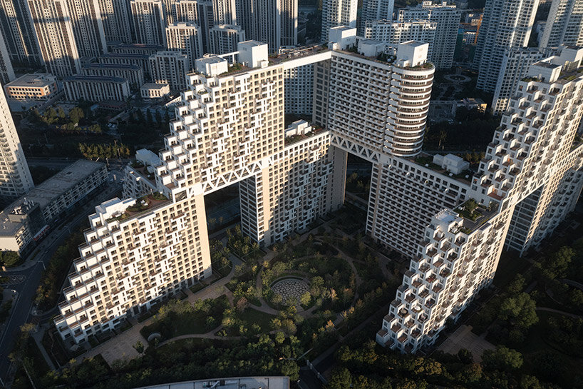 Safdie Architects завершает вторую фазу проекта, вдохновленного средой обитания '67, в Циньхуандао