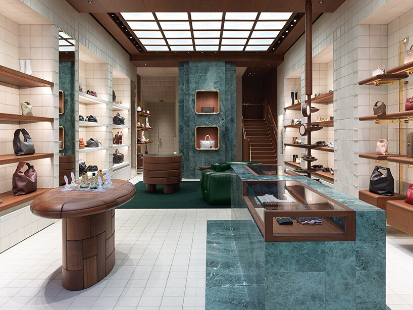 Bottega Veneta раскрывает Чикагский флагман в Мраморе Верде Сен-Денис и Вуд-орех