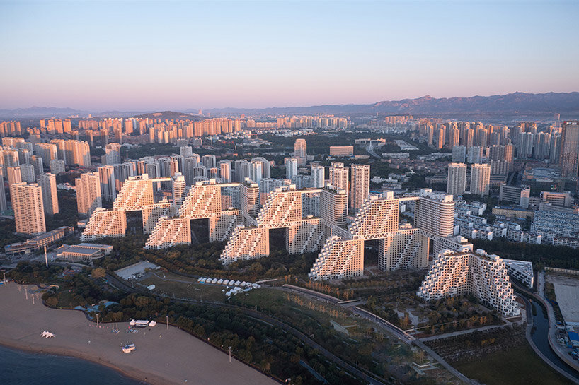 Safdie Architects завершает вторую фазу проекта, вдохновленного средой обитания '67, в Циньхуандао