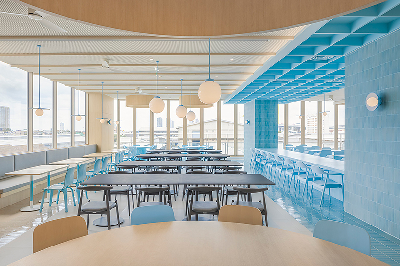 Baby Blue Hues Engulf Multoclospipe School School в Бангкоке в Бангкоке