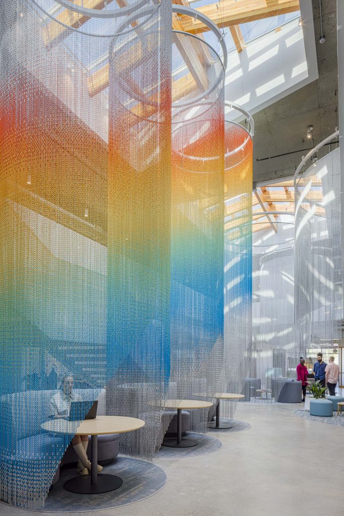 Kriskadecor, Design DLR Group