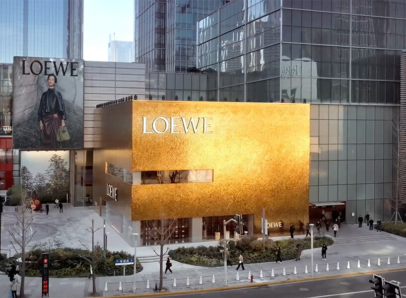 Loewe Casa Shanghai Флагман светится с 35 536 золотой керамической плитки от Studio Cumella