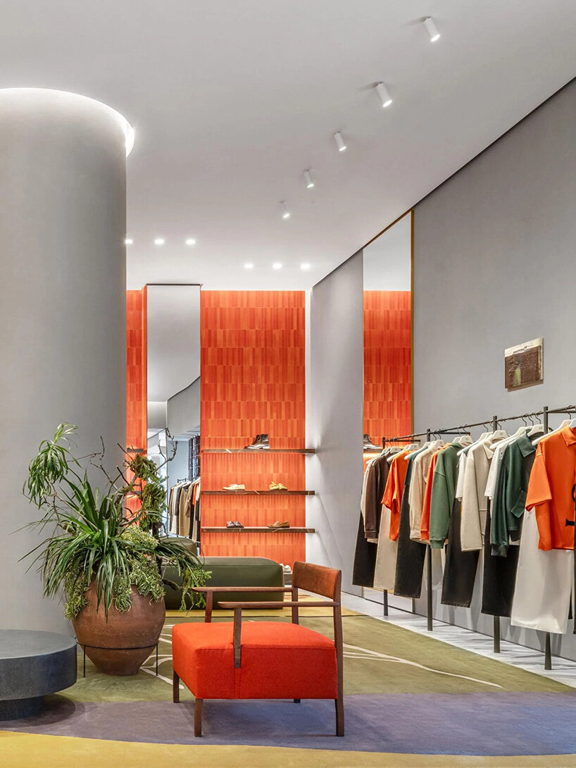 Loewe Casa Shanghai Флагман светится с 35 536 золотой керамической плитки от Studio Cumella