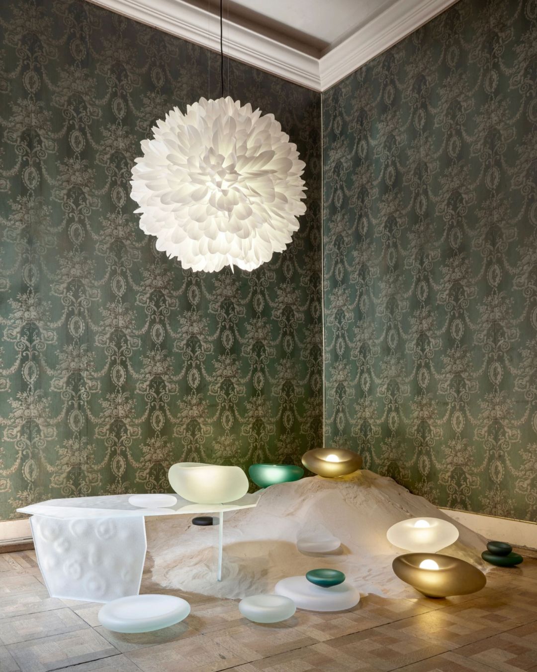 Maison & objet 2025 - Коллекция света морских глаз состоит из захватывающих объектов ручной работы с мягкой отделкой коврика. - © Milena Kling Studio