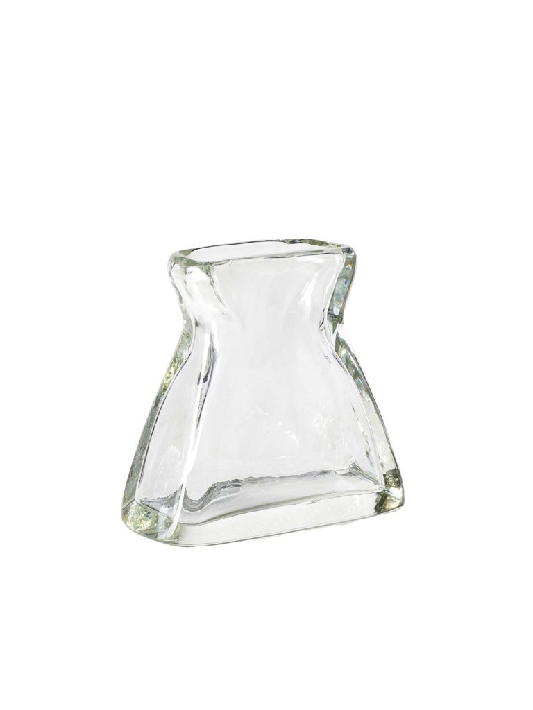 Vase à Fleurs échancré от Cassina, Design Charlotte Perriand - Photo © Luca Merli