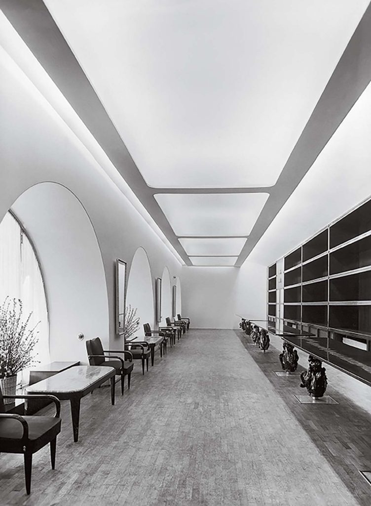 Галерея продаж на верхнем этаже магазина Milan в Piazza Duomo - Photo © A. Villani E Figli