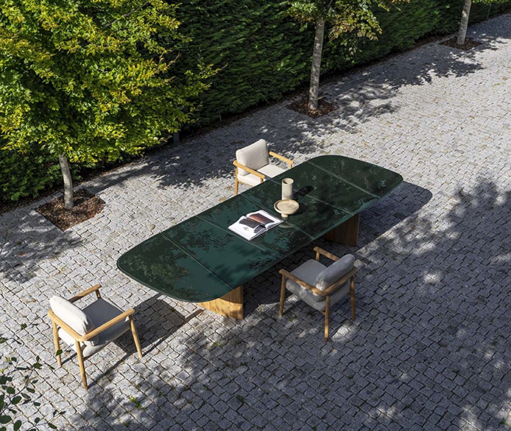 Стол Regaliz от Royal Botania, Design Kris van Puyvelde