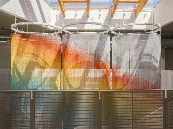Kriskadecor, Design DLR Group