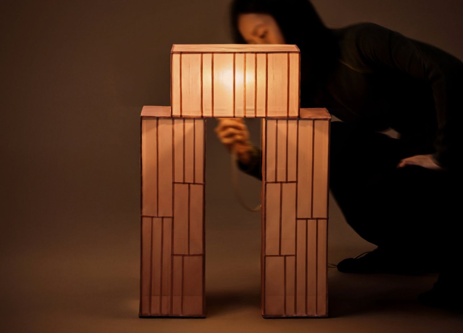 Maison & Objet 2025 -Скульптуры ручной работы, которые составляют коллекцию Jogak Light's Studio Booboon, основаны на тщательном балансе между современной эстетикой и «Bojagi», традиционной корейской ткани. - © Studio Booboon