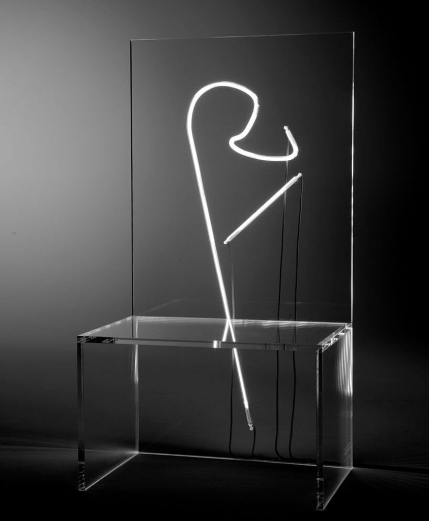 Электрический стул от Kartell, дизайн Роберт Уилсон