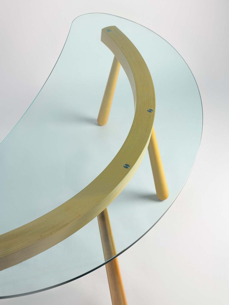 Boomerang от Gebrüder Thonet Vienna, Design Enzo Mari - Photo © Carlo Mossetti