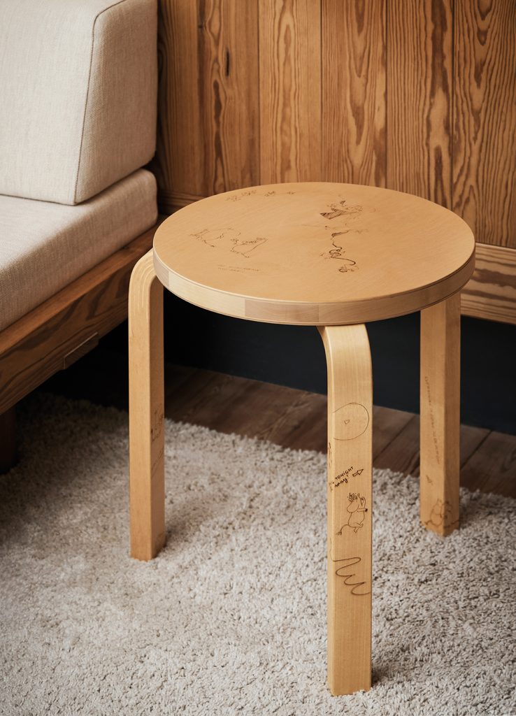 Стул 60 от Artek + Moomin, дизайн alvar aalto
