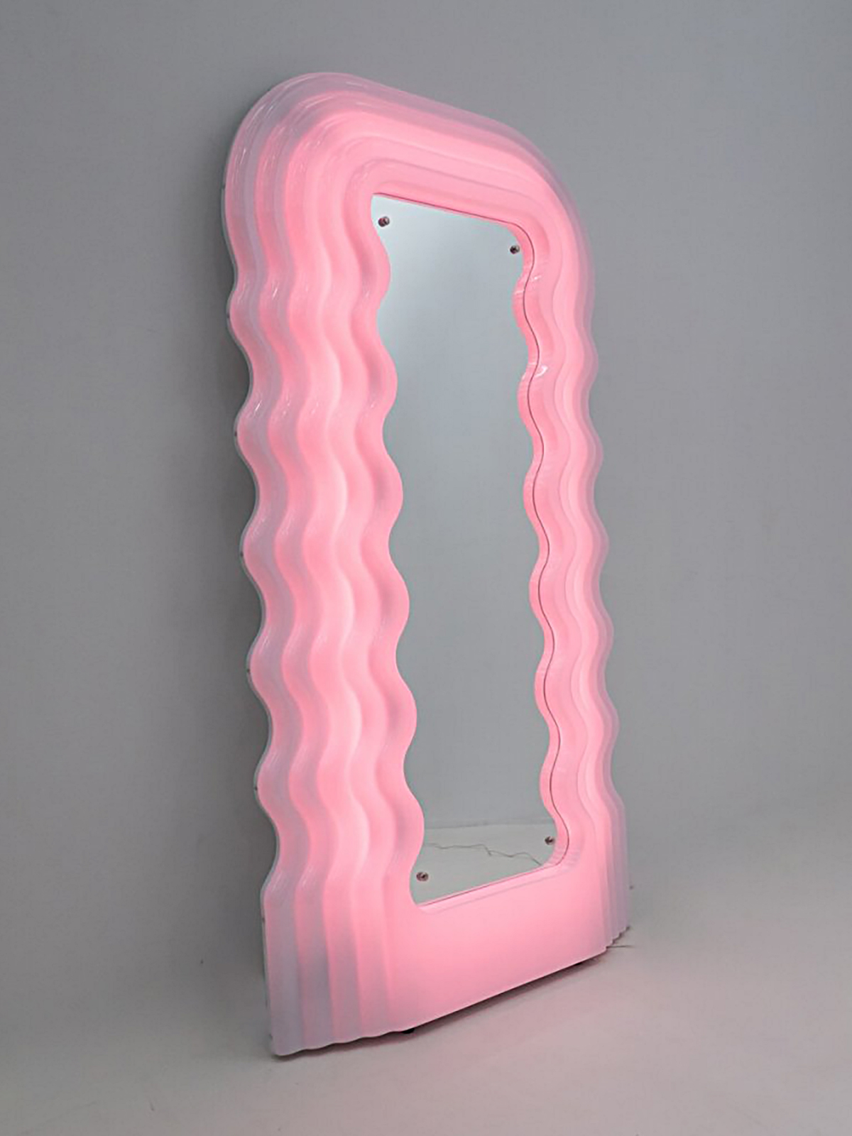 UltraFragola Poltronova, Design Ettore Sottsass