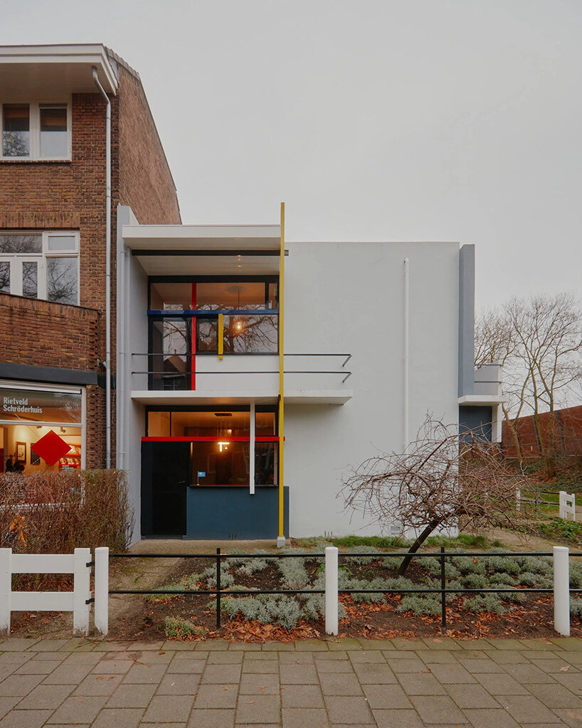 Шаг в икону De Stijl, хотя изображения Дэвида Альтрата в доме Rietveld Schröder
