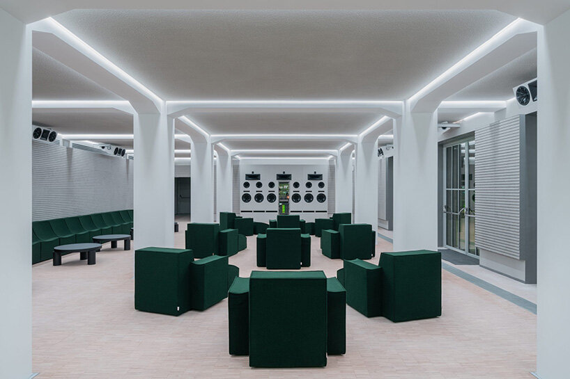 Triennale Milano открывает «voce», пространство-звук с мебелью на заказ Филиппа Малуин