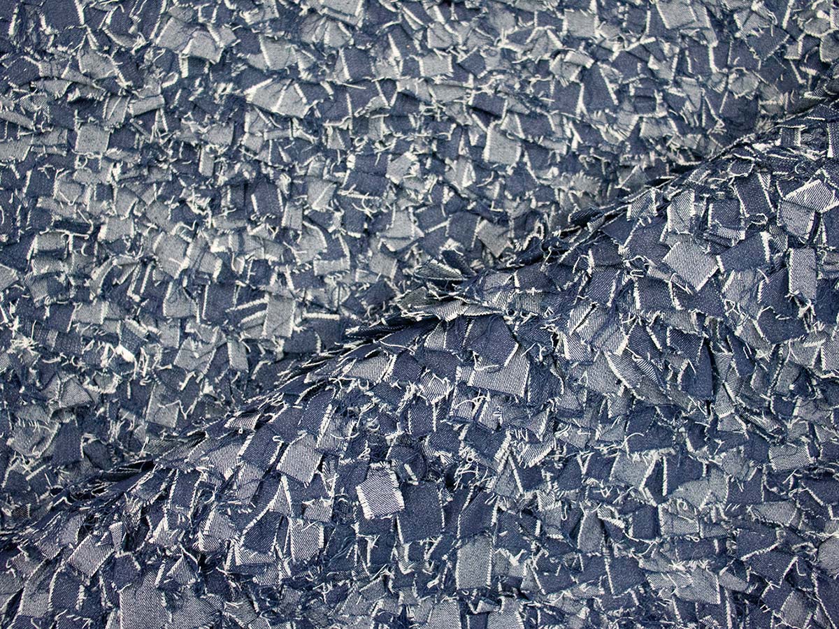37731_Loose-Denim_Handwoven-in-100�-Denim_300x250cm_closeup