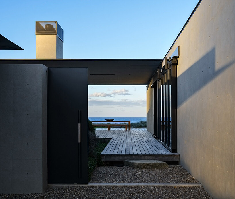 Olson Kundig создает новозеландскую береговую линию с современным пляжным домом 'te whare tupu kirikiri'