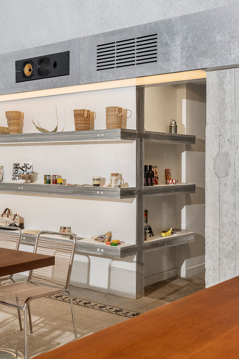 Внутри этого винного бара Milan Studiomille создает уютное пространство для сбора, основанное на филиппинской культуре