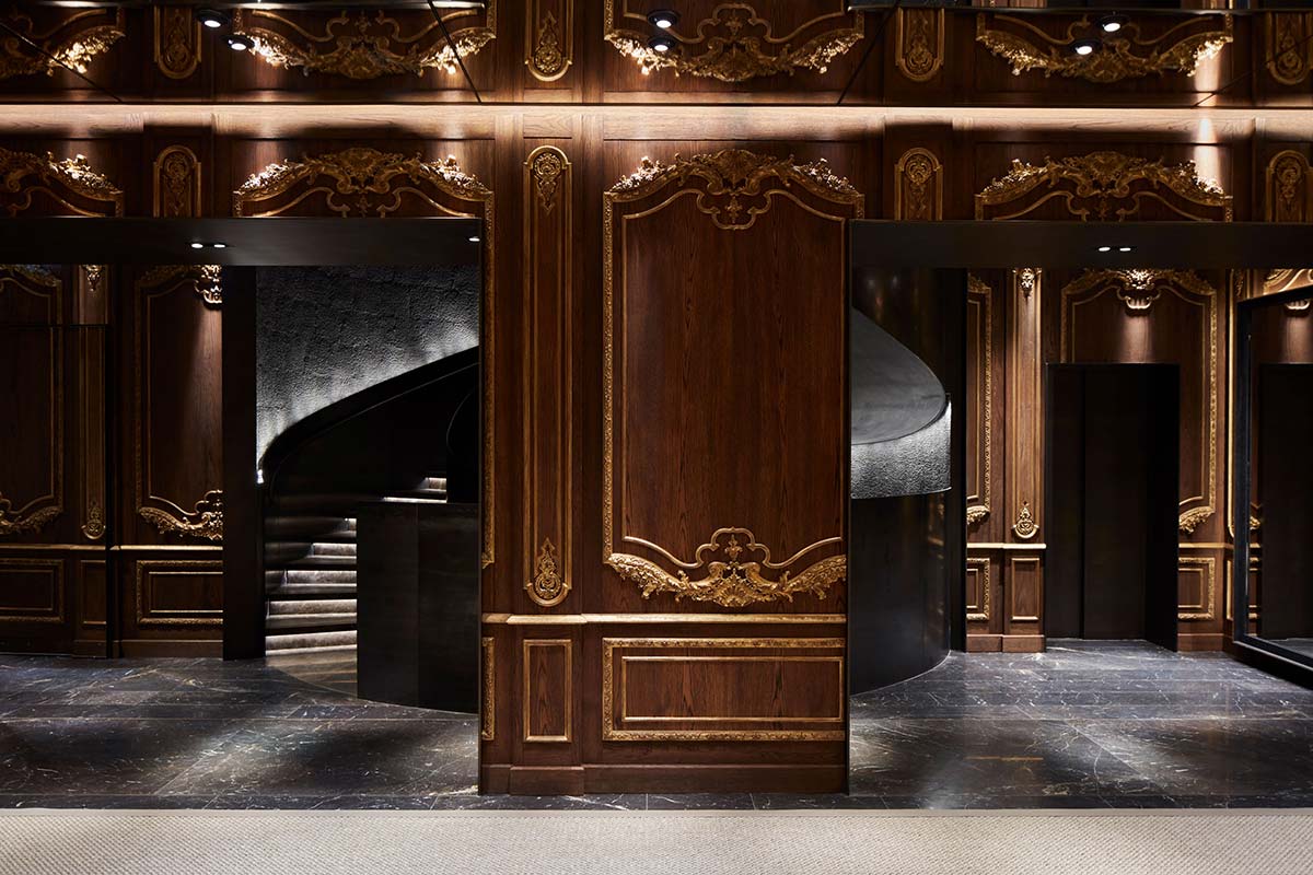 Moncler Milan, Via montenapoleone