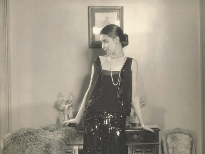 Марион Морхаус, одетый в черный креп Ромен Болеро, США, 1926