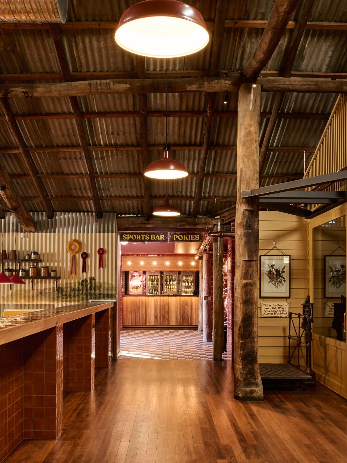 Techne Reving Kinross Pub с ностальгическим дизайном