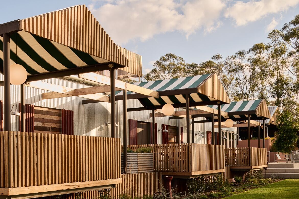 Techne Reving Kinross Pub с ностальгическим дизайном