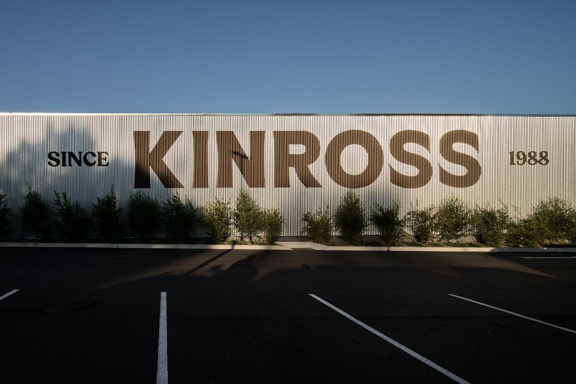 Techne Reving Kinross Pub с ностальгическим дизайном
