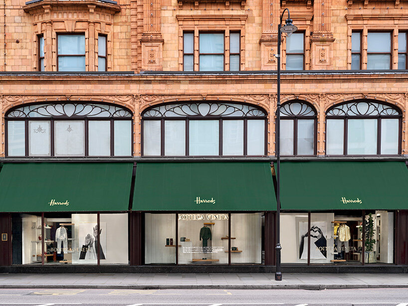 Bottega Veneta чтит 50 лет своего фирменного плетения через всплывающее окно Harrods в Лондоне