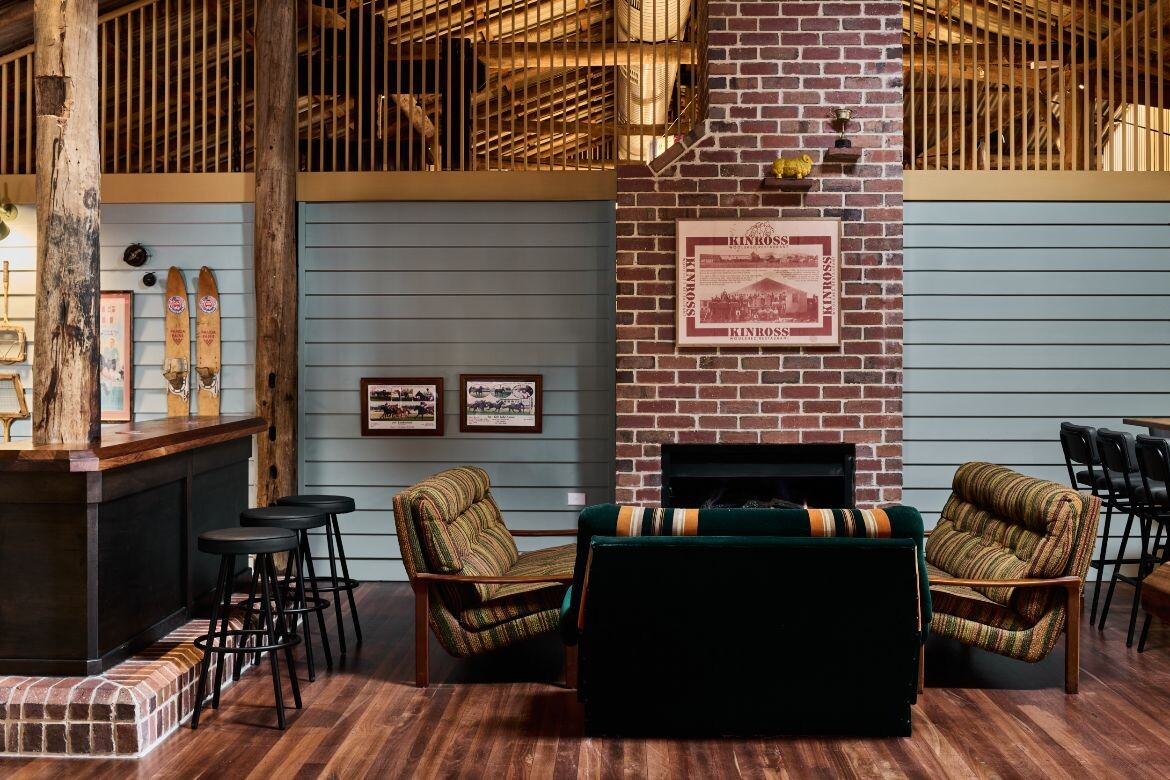 Techne Reving Kinross Pub с ностальгическим дизайном