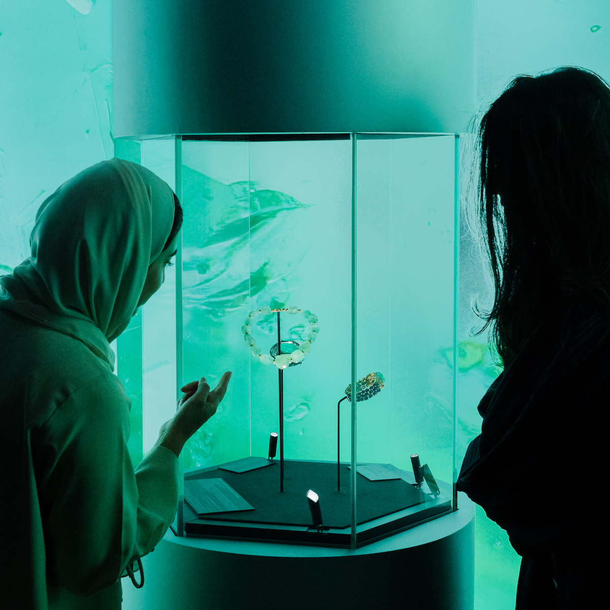 Неделя дизайна в Дубае 2025_L'ÉCOLE Middle East, выставка Школы ювелирного искусства