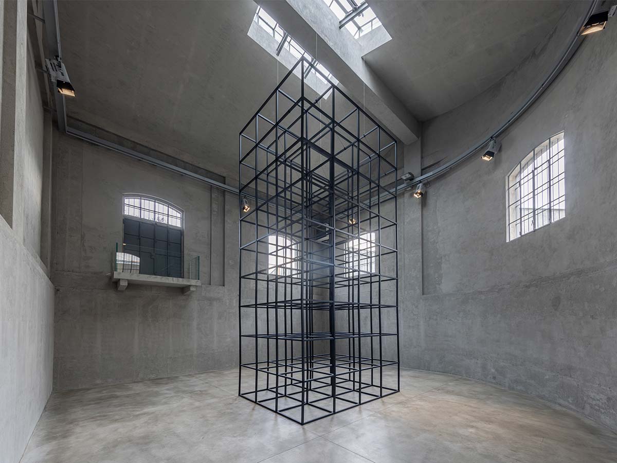 Весь колчан, 2022. Автор: Мона Хатум. Фото © Roberto Marossi, любезно предоставлено Fondazione Prada.