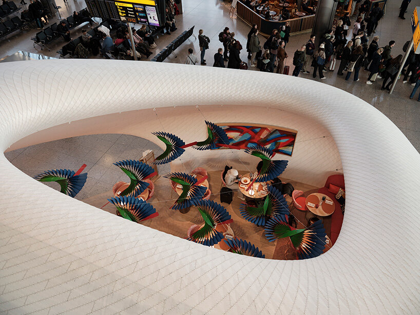 Марк Форнес / THEVERYMANY построили кафе и магазин Louis Vuitton в стиле фюзеляжа в Хитроу