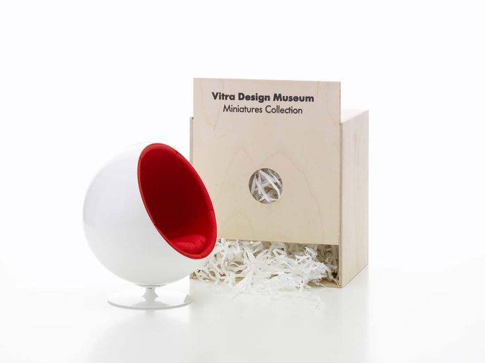 Кресло Ball от Музея дизайна Vitra, дизайн Ээро Аарнио - Фото © Marc Eggimann, любезно предоставлено Vitra