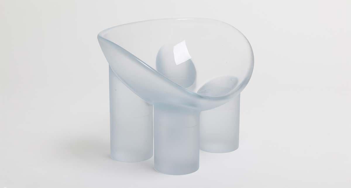 Стул Roly-Poly Water, дизайн Toogood — Фото © Angus Mill, любезно предоставлено Фридманом Бендой и Фэй Тугуд