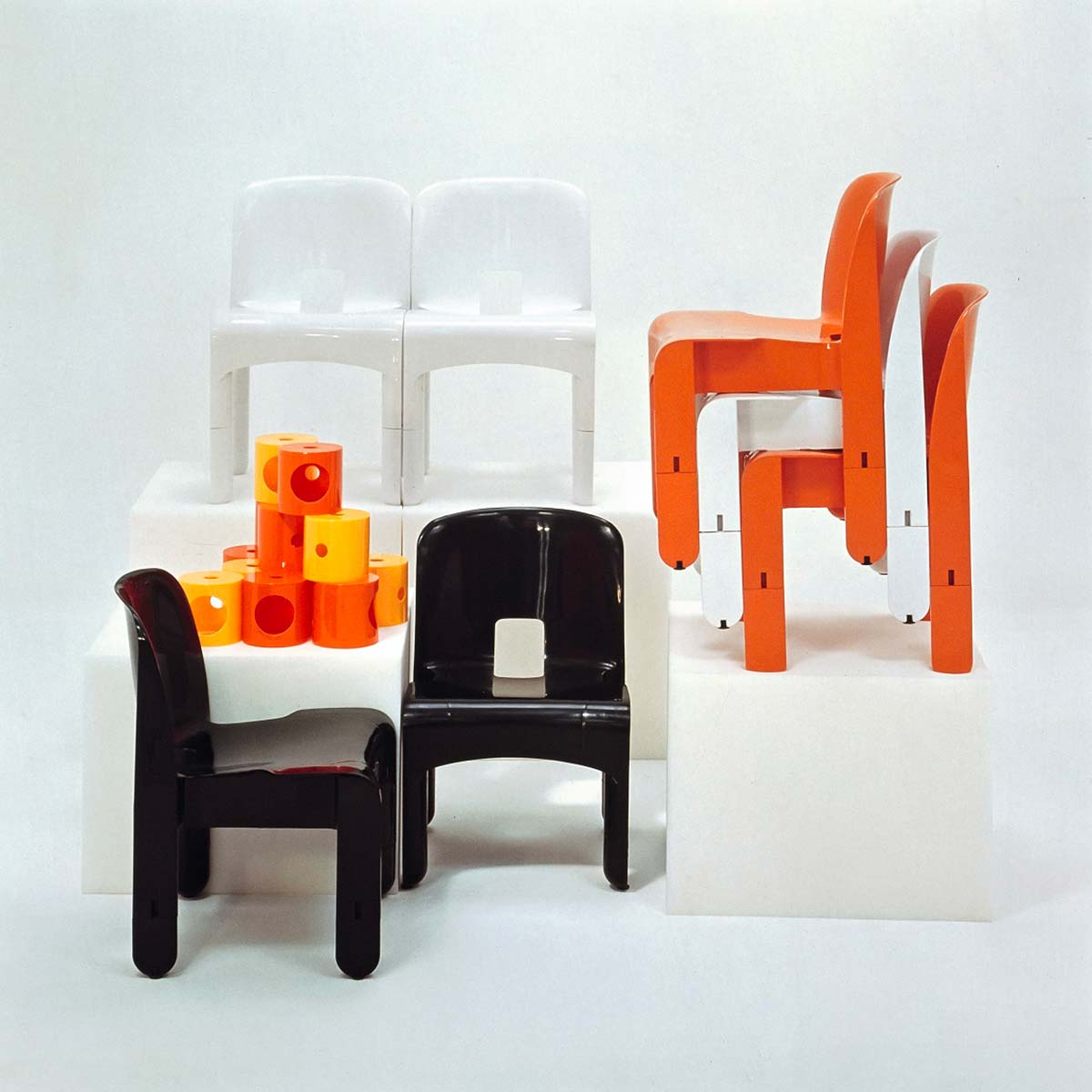 Universale 4867 от Kartell, дизайн Джо Коломбо